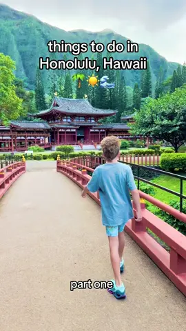 This is one of our favortie spots 🥰. This is a replica of Japans Uji Byodo-In.  Its located in Kaenohe and has a little giftshop with fish food, snacks and souvenirs. We usually spend about an hour here but it can easily be a quick 30-45 min stop❤️ #honolulu#hawaii #travel