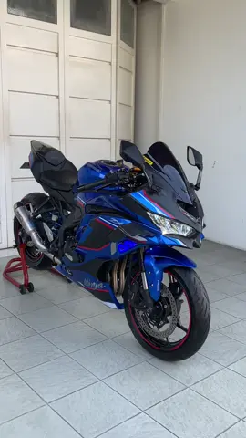 Bismillah  Price : 119,5JT Nego  For Sell ZX25R ABS SE Plasma Blue 2024 REG ( Modif 25Jt ), ( KM 2RB ), Plat L Surabaya, Pajak ON, ( Buku manual, Buku servis, Kunci serep ) ada, Surat2 lengkap, List Modif 25Jt : ( part ori lengakap )   •Master Rem Brembo RCS 17    •handle kopling Accosato 24MM    •Tabung minyak Rem Brembo   •Braked tabung minyak rem AGV   •Braked Steering Dumper Nassert beet   •Stoplamp 3 In 1 JPA   •Knalpot Full system pro liner    •hugger Carbon ( kabon )   •Cover tangki carbon ( kabon ) (Belum terpasang)   •Sein JPA   •Air Scoop Carbon ( kabon )   •steering dumper RCB   •Tutup Rangka / frame plug cover WR3   •Spoll arm Nassert Beet   •Tail tidy SF Predator   •Winshield Revv black Lokasi Surabaya  Hp/Wa : 082229531924 #zx25rindonesia_official #zx25r #fyp #zx25r4cylinder #zx #kawasakizx25r #jual #jualbelimotorsecond #motorbekas #zx25rmodifikasi #zx25rr 