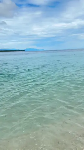 🏝️ Pulau Tujuh – Maluku Tengah, Indonesia 📍 Lokasi: Pulau Tujuh adalah salah satu gugusan pulau yang berada di wilayah Seram Bagian Barat, Maluku Tengah, tepatnya di sekitar perairan Teluk Piru dan Pulau Seram. Pantainya berpasir putih dengan air laut yang sangat jernih. Dikenal dengan keindahan bawah laut yang masih alami — cocok untuk snorkeling dan eksplorasi laut dangkal. Masih sangat sepi dan belum banyak dijamah wisatawan, menjadikannya surga tersembunyi di Maluku. #ExploreMaluku #WisataMaluku #HiddenGemNusantara #travelmaluku #TravelIndonesia #orabeachsalemanmaluku #pulautujuh