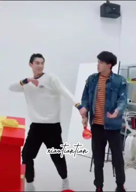 rồi biết sao chơi thân rồi đó 😇  #dienhuninh #ngaothuybang #tianxuning #aoruipeng #田栩宁 #敖瑞鹏 #banbe #friend #memes #fun #depzai #deptraichomotlikehihi #tuyetvoiongmattroi #cutes1tg #cute #happybirthday #happynewyear #hanhhdthww #haanhdepzais1tg @TikTok 