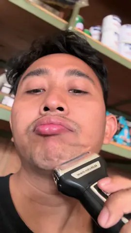 Shaver elektrik Kemei KM 6558 Multifungsi Dilengkapi 3 mata pencukur yg sangat tajam ,bisa utk rambut,jenggot,kumis,bulu hidung bulu-bulu yg lain #shaver #kemei #kemeishaver #kemeihairclipper #kemeikm6558 