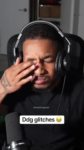 I think Ddg needs another day off 😭😂 #ddg #glitch #jetlag #poniacmadeddg #fyp #fypシ゚viral #funny #jokes #rest #clips