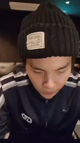 yang kangen silakan mampir 🤗😂😂 luapkan isi hati kalian sama cowok ini lupa namanya 😭😭😭😭 pokoknya laki laki yg udah buat gue merasa diabaikan😭😭😭#minyoongi #yoongi #suga #agustd #bts #btsarmy #bts_official_bighit 