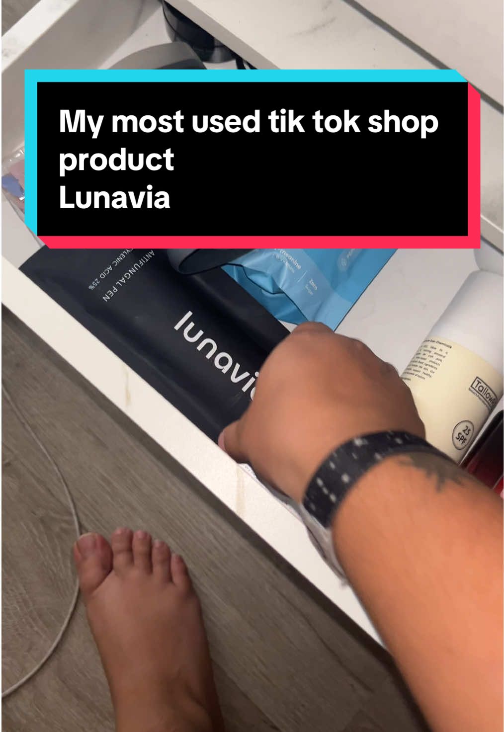 I used to wear socks 24/7 no matter what😭 #dealsforyoudays #resultsmayvary #lunavia #fungus #toenailfungus #nailfungustreatment 