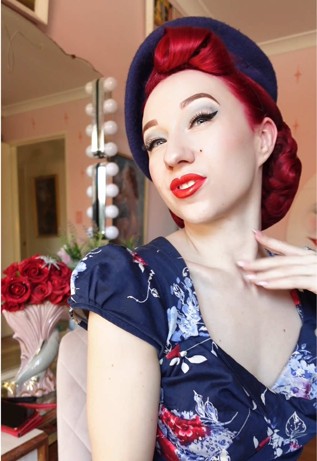 Beret with double victory rolls! 💖 #victoryrolls #tipsandtricks #howtohair #vintagestyle #vintageglamour      