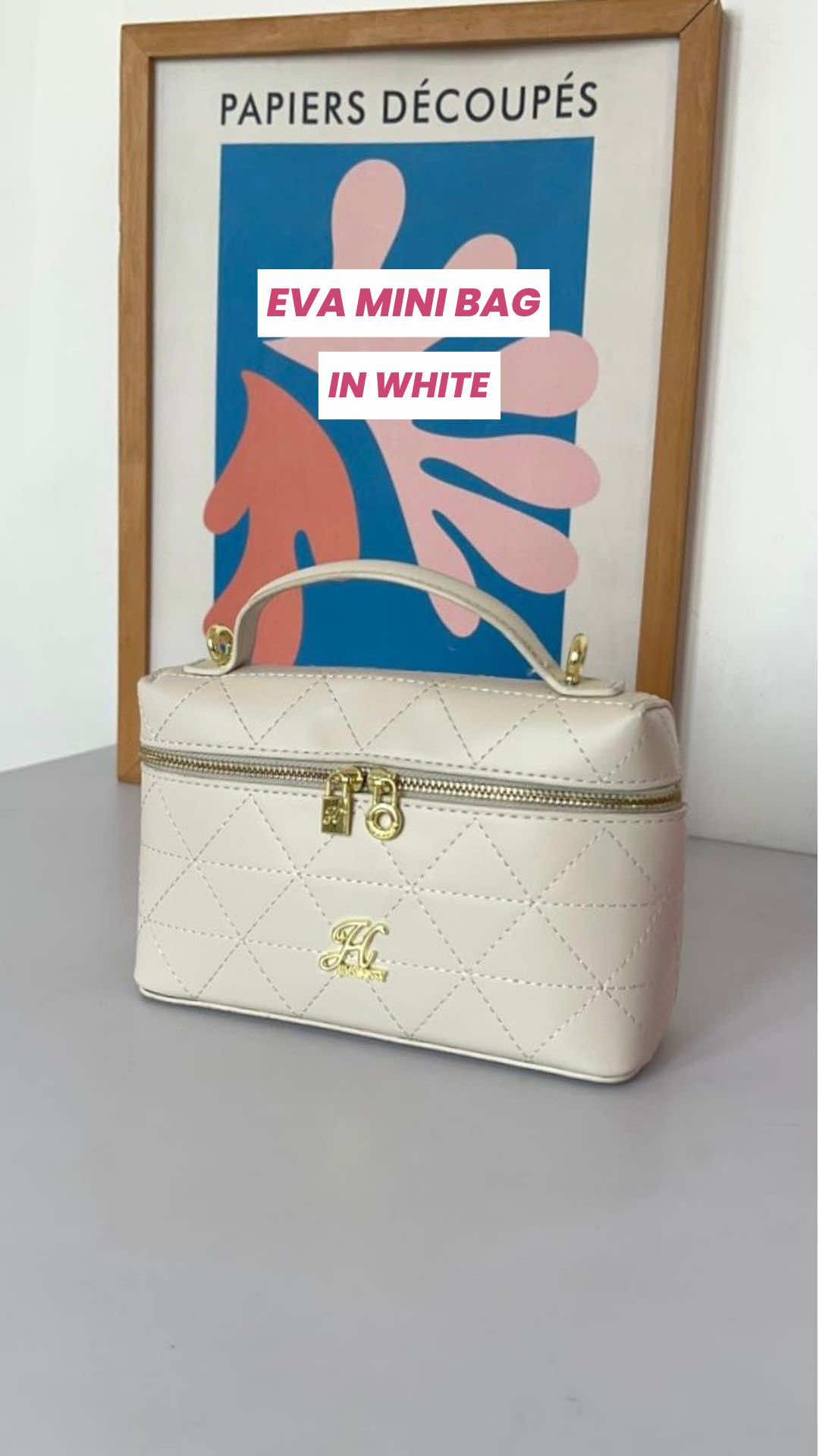 Yang nyari tas daily mending co Eva Mini Bag deh✨ Soalnya ga bakal bikin worry waktu tasnya jatoh, kan udah pakai penguncian beresleting😉 #JimsHoney #PromoGuncang77 #WIBGAJIAN #taswanita #tasjimshoney #taslokal #tasmurah 