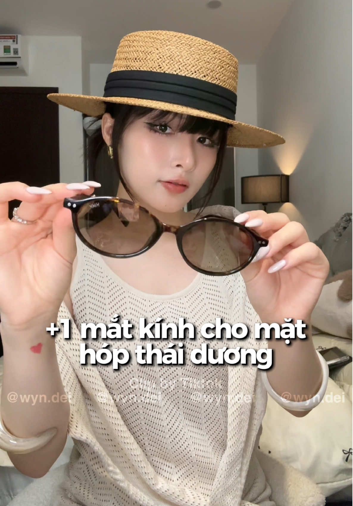 Bà nào hóp thái dương thì xin chào, bạn giống toai 😂 #wyndei #fyb #moingaymotniemvui #accessories #matkinh #matkinhhmk  