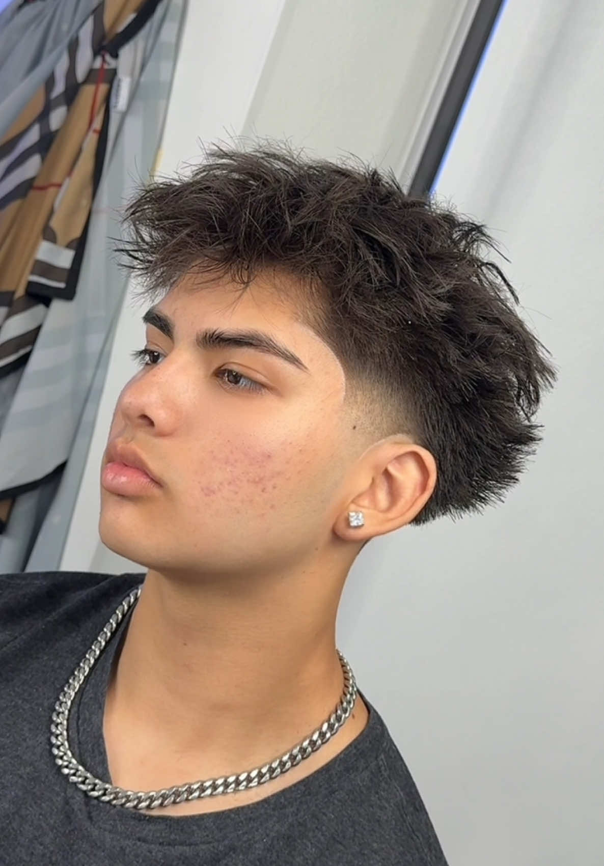 No 16 guard today ❌ Low taper fade textured fringe!🤌🏽😮‍💨   📍EVERETT - SEATTLE WA, 🔗click the link in my bio to book with me!  #everettbarber #seattlebarber #bellinghambarber #tacomabarber #lowtaperfade #transformation #blowouttaper #texture #fringe #foryoupage #typ #haircut #menshair #mensgrooming #barbertransformation