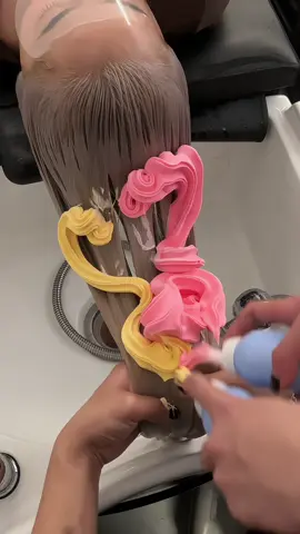 Màu tẩy phù hợp cho mọi tông da các nàng nên thử nhé 😉 #hakishairstudio #xuhuong #hairstyle #haircut #bmt 