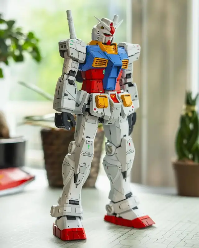 Some beauty shots of our 1/60 Perfect Grade Unleashed RX-78-2 Gundam ✅  There is a lot to be said about this truly special model kit, and in a good way. It's been a pleasure to build this. 😌 #rivalscorner #PerfectGradeUnleashed #rx78 #PGU #gundam #gunpla #gunplacommunity #gundamcommunity