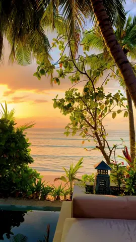 I want to wake up to this view every morning 🥹 #maldives #maldivestiktok #maldivesvacation #sunrise #sunrisebeach #leverdesoleil #wakeup #morning #nature #calm #quiet #relaxing #ocean #villa #view #matin #leverdesoleil #travelwithme #travelinspiration #luxurytravelplaces #beautifuldestinations #calme #fryp #fry #waves 