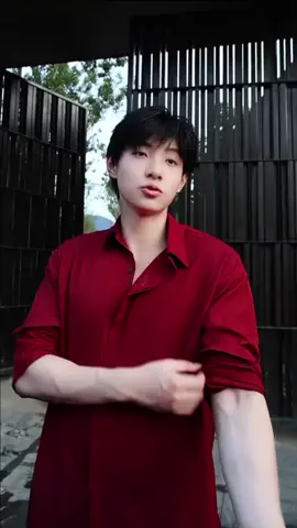 dia terlihat tampan dengan warna merah❤#maxiaoyu马小宇 #马小宇 