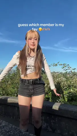 rose notice me pls 😩😩  #rose#fyp#blackpink#blink#korean#koreangirl#kpop#seattle#socal#fit#OOTD#rosie#toxic#asian#kmakeup#kbeauty#koreanfashion#koreanstyle