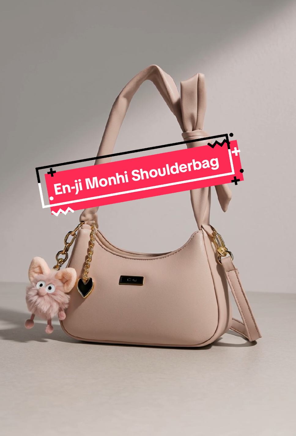 ✨ Tampil manis & stylish? Gampang banget pake EN-JI Monhi! 💖 Warnanya soft, modelnya cute, cocok buat OOTD ke kampus atau hangout! 👛 #ShoulderbagKekinian #TasCewekLucu #ENJIStyle #PinkVibes #TasCantik #OOTDInspo 
