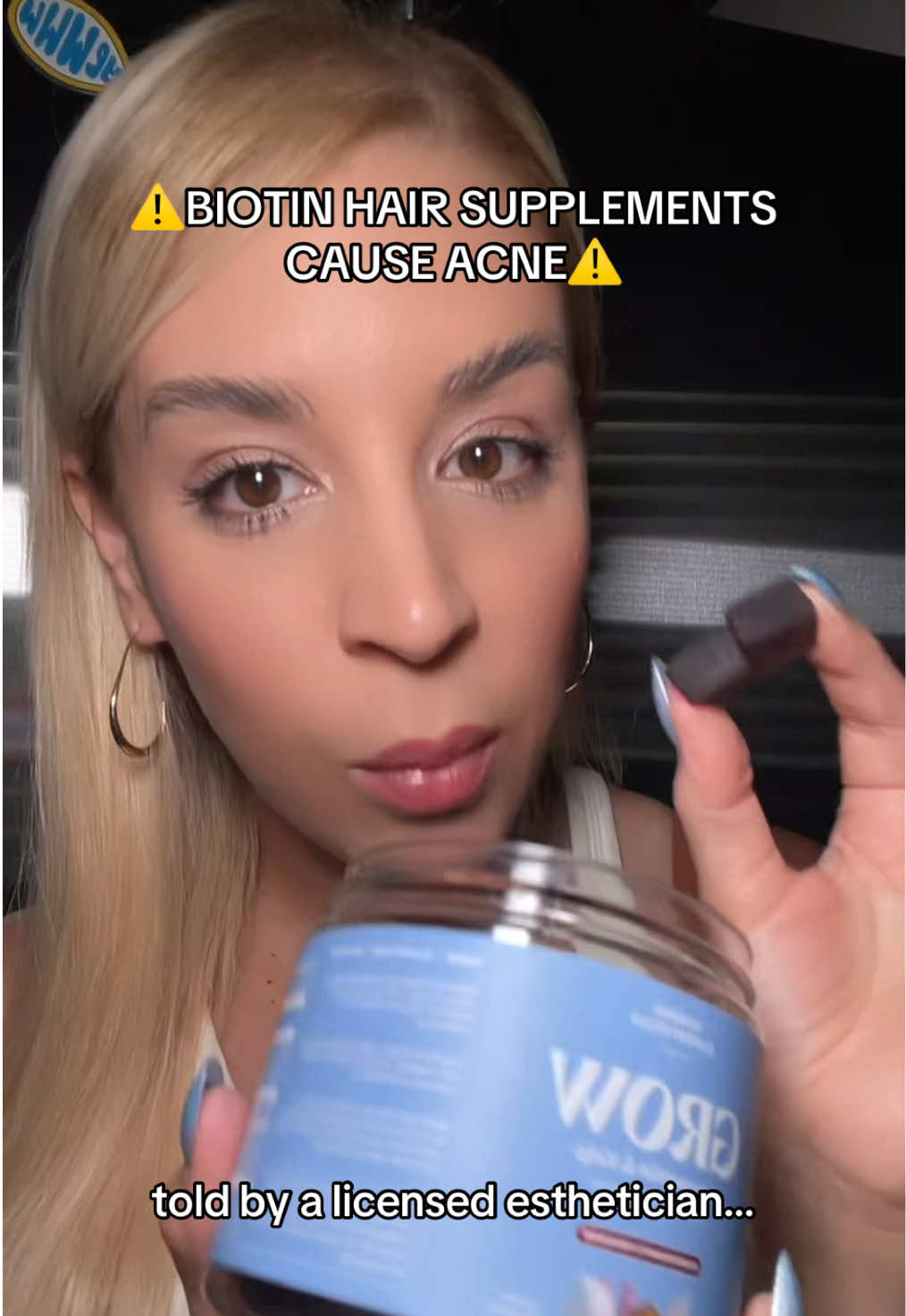 An esthetician approved hair gummy that does not cause breakouts, like most hair supplements do that contain biotin. #biotinfree #hairsupplement #hairgrowthtips #acneproneskin #growgummies #akashasuperfoods 