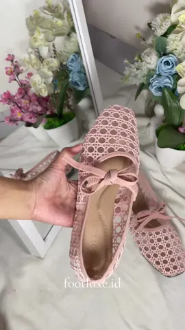 Nyaman buat dipake sehari-hari ko Gurls flatshoesnya. Bahannya lentur ga kaku, jadi aman kalo buat dipake jalan jauh 🤭🤏🏻😗✨ #fyp #flatshoes #flatshoeswanitamurah #flatshoescantikk #flatshoespita #flatshoescewek #flatshoeskuliah 