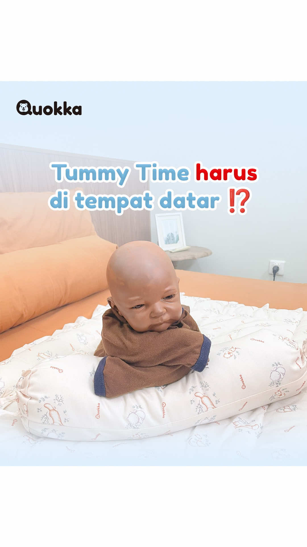 Tummy time tidak harus ditempat datar kok Moms, bisa dimulai dari dada ibu, pangkuan, sampai menggunakan bantal untuk menyanggahnya  ;interest-produk  #quokkababy #quokkababyindonesia #quokkaindonesia #perlengkapanpremiumbayi #quokkaindonesia #tummytime 