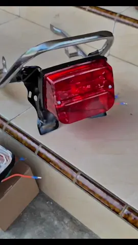 🔥 BEGEL GL 100 – SET KOMPLIT GASS! 🔥 ⚙ 1 SET ISI: • Begel Standar GL 100 • Stopan GL 100 • Pangkon Stopan ✅ Berkualitas! Plug n Play! Tanpa modif! 💯 Barang baru & langsung pasang! 📦 Ready stok, packing aman kardus tebal! 📲 Chat sekarang sebelum keambil rider lain, bro! #fypage #fyppppppppppppppppppppppp #fypage #GL100Style #PartMotorGL #ModifMotor #BegalGL100 #FYP #foryou #tiktokmotor #motorlegend #custommotor #motorcuy #anakmotorindonesia 