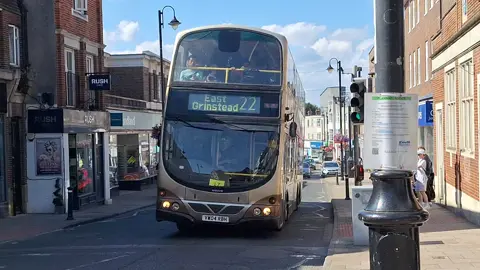 VW04 RBH working a 22 to East Grinstead