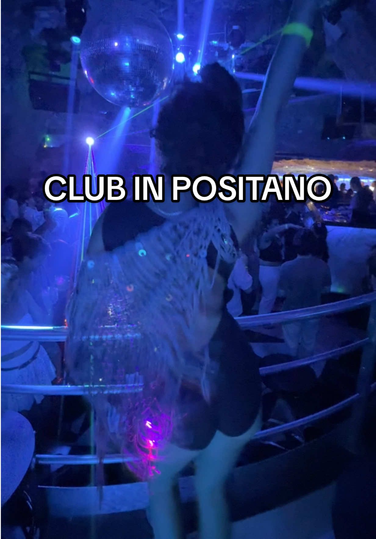 The only acceptable setting to scream at the top of your lungs  #musicontherocks #musicontherockspositano #thingstodoinpositano #clubsinpositano #positanonightlife #italynightlife #positanoitaly #positanorecs 