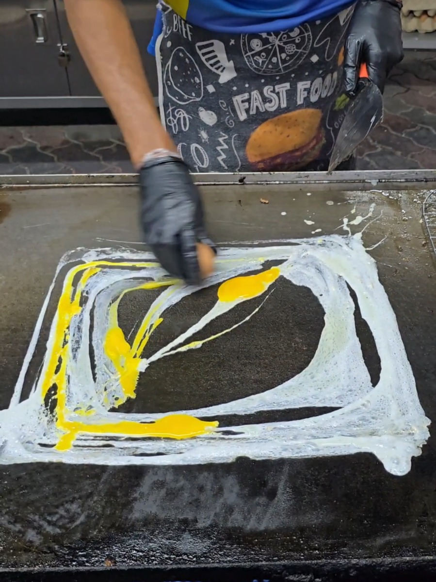 1kg Giant Cheese Burger#streetfood #malaysiastreetfood #viraltiktok #viraltiktok #you #shortvideo #f #foryoupage #fy #tiktok #trending #you #fyp #f #viraltiktok #trending #foryoupage #fy #tiktok 