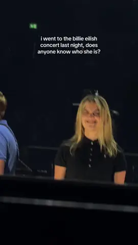 just kidding that’s my good friend @JANE #billieeilish #janehorner #billieeilishconcert #hmhastour 