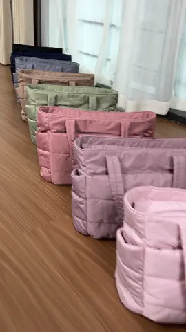 22% off‼️and every color is in stock😩🤩✨this is your sign to go for it☝️🔔#bagsmart #dealsforyoudays #totebag #collegebag #restock #workbag 