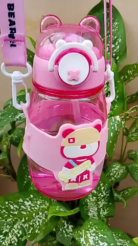 Botol minum anak sekolah favorit! Ada tali, anti tumpah, dan anak bisa pakai sendiri. Cocok buat TK sampai SD! 🌈 Cek keranjang kuning ya bund 🤗👇 #botolminumanak #perlengkapansekolah #anaksekolah #keranjangkuning #barangviral #tiktokshop #alatsekolahanak