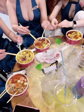Mời cả nhà ăn mì cay 😅 #nhahanghanhuyen #2hobieuchanh #phuong11 #phunhuan #nhahang 