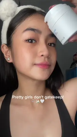 Moisturized skin = happy skin🤍 #moisturizer#fyp#Skincare 