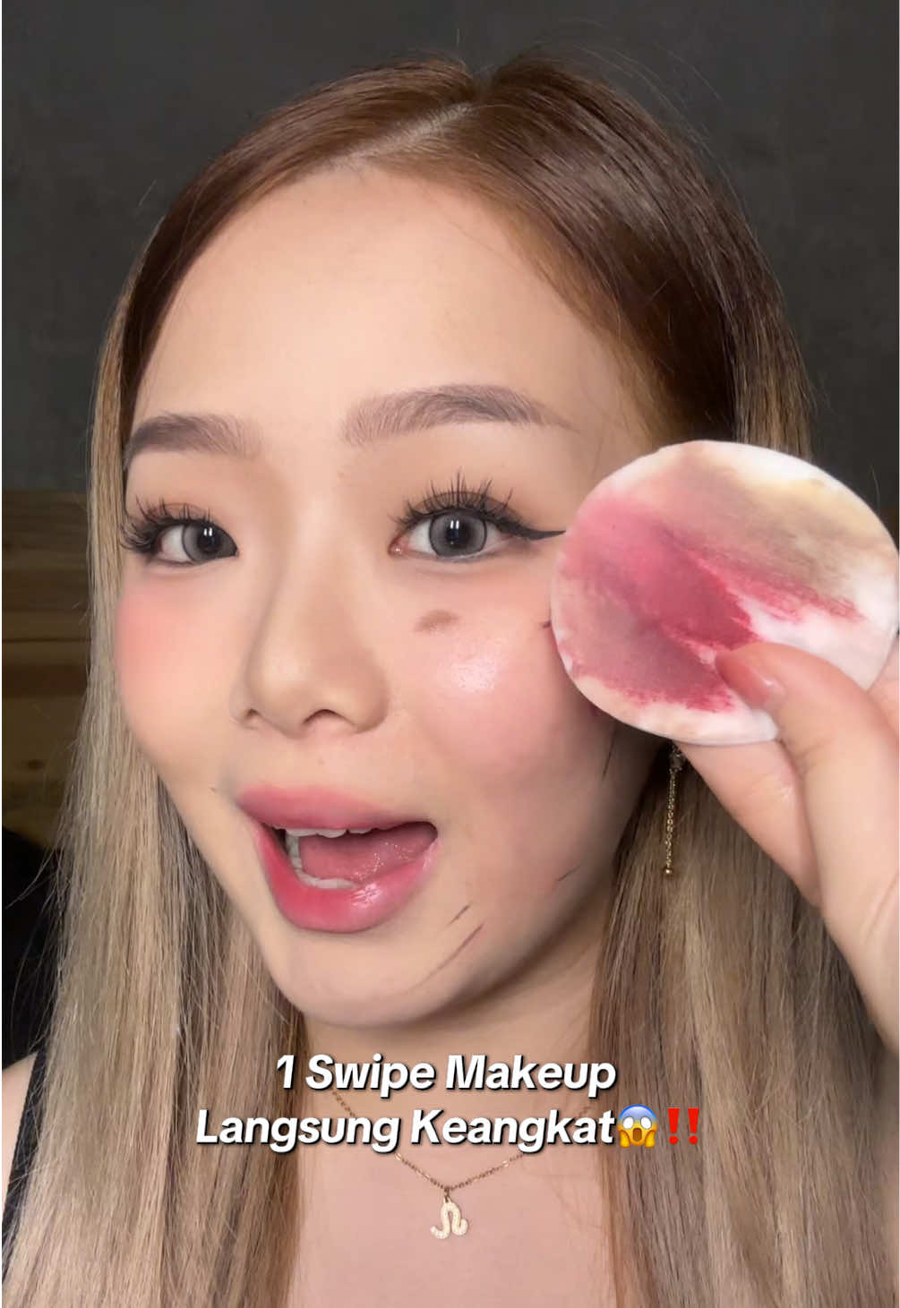 Bersihhh pollll😚 makeup langsung keangkat dalam satu kali swipe🙌 #cleansingwater #makeupremover 