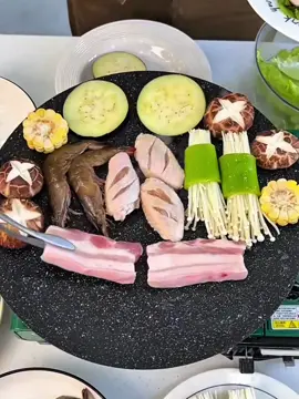Đỉnh cao của thế giới khay nướng! Đá y tế chống dính và dễ dàng vệ sinh. Đá y tế tự nhiên và tốt cho sức khỏe. Không dính vào bất cứ thứ gì bạn nướng, rất an tâm~ Có thể dùng để chiên, xào và nướng, giữ nguyên dưỡng chất và giảm khói. Điểm mấu chốt là đây! Sau khi nướng, hãy rửa sạch bằng nước. Tin vui cho các bà mẹ. Vừa đẹp vừa bền, lại thân thiện với người mới bắt đầu nấu nướng!! #chaonuongda #chaonuongdahanquoc #creatorsearchinsight #tienich #giadungnhabep #thietthuc #jizonguyen 
