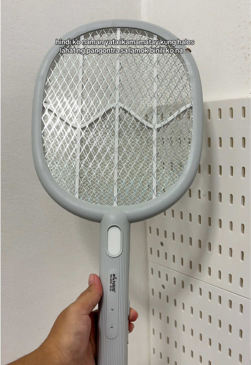 mosquito swatter naman ngayon ang binili 😅 grabe ang lamok naman kasi ngayon, kahit saan mapwesto andun sila 🦟😅 maganda yung quality ng mosquito swatter nato! NSS ba naman ang brand e! ☺️ #mosquito #mosquitoswatter #rechargeablemosquitoswatter  #mosquitokiller 