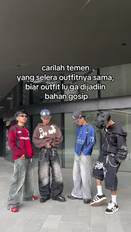 🤝 @IG : mhmdalpiinn @ozanghozi @IG : aa.fzn_ #outfitideas#kalcer#fyp 