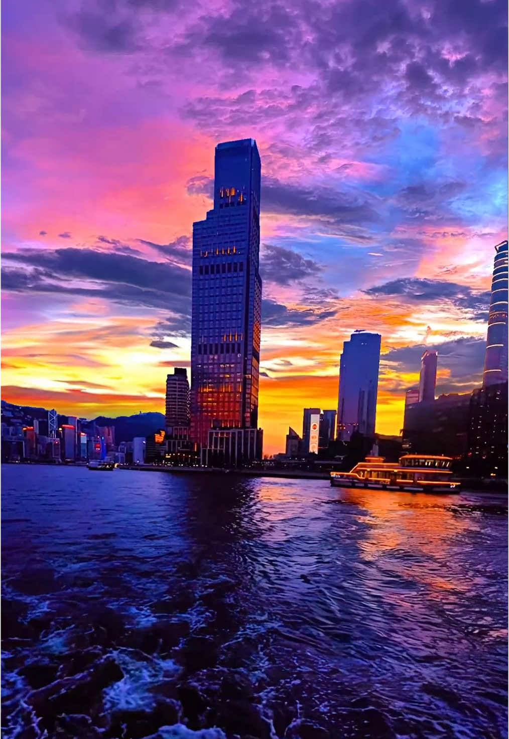 Sunset is the romance by the clouds, the freedom by the wind✨ #sunset #fyp 