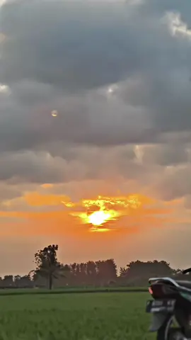 sekali² dangdut lagunya😁#sunsetview #sunsetvibes 