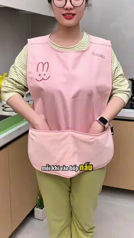 Tạp dề chống bụi màu kem. Khi thời tiết nóng bức, hãy thay tạp dề ở nhà bằng loại áo vest này. Dễ dàng mặc vào cởi ra, không bị nóng. Tạp dề chống thấm nước và chống bám bẩn. Bạn sẽ không bao giờ làm bẩn quần áo khi làm việc nhà!!! #tapdechongthamnuoc #tienich #giadungnhabep #creatorsearchinsight #thietthuc #jizonguyen 