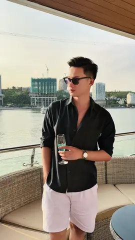 May mắn không hề ngẫu nhiên. May mắn chỉ dành cho những người không ngừng lỗ lực.