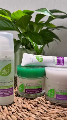 ¿Buscas una hidratación profunda y una regeneración natural de la piel? 🌿 Hidratación y renovación se unen en el Set de Cuidado Facial con Aloe Vera: nutre tu piel día y noche, favorece la renovación celular y deja un cutis sano y equilibrado. Ideal para todo tipo de pieles que buscan un rostro radiante y suave. 🍃✨ ¡Descúbrelo ahora y regálale a tu piel el cuidado que se merece! 👉 #PoderAloeVera #PielSaludable #LRHealthandBeauty
