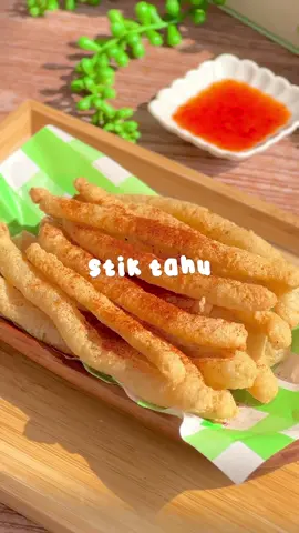 stik tahu🍢 ide cemilan super gampang, cuma pake 2 bahan utama lohh! yuk langsung recook😍 (resep ind ada di videoo yaa🤍) note: wajib goreng sampai benar benar crispy yaa! eng recipe: • 3 tofu • ⁠5tbsp tapioca • ⁠½ tsp baking powder • ⁠½ tsp garlic powder  • ⁠salt, pepper  *deep fry until crispy  step by step divideo yaa☺️ ❗️DILARANG REUPLOAD VIDEO INI❗️ follow me for more💖 #foryoupage #fyp #aestheticcooking