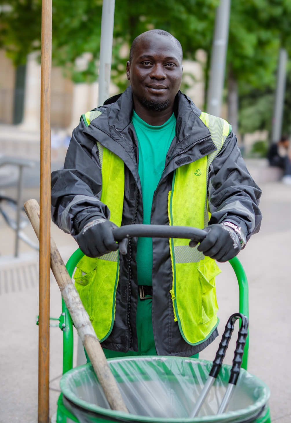 149/300 - Youssouf in Paris 🇫🇷 from Gambia 🇬🇲  🚨 Update : Gofundme open ! link in bio ❤️ Street cleaner in Paris, he carries one of the purest dreams I’ve ever heard. One day, he’ll make it to Mecca 🕋 Our short exchange left me speechless. I hope this video helps him get closer #streetphotography #paris #gambia #streetcleaner #hajj 