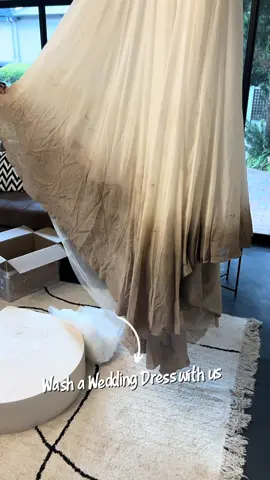 Come wash a wedding dress with us!  We used: Oxy (we got it at Spar)  Omo Liquid (don’t use powder)  Clean Green  @ROODT MADE BY NATURE Boerseep Recommendations we got but didn’t have time to try: Woolite Sterri Nappi Sunlight Handy Andy We should have waited for the Boerseep but we didn’t want to waste any time because that mud needed to come out ASAP. The longer it sits the harder it will be to get out. Thanks for all the support in getting the job done, this was a group project 🙏🏽💪