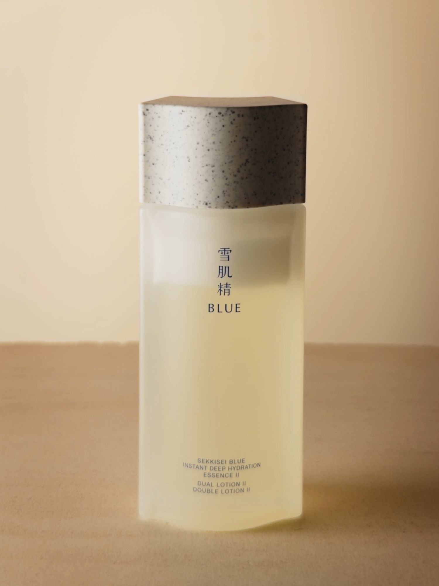 SEKKISEI BLUE Instant Deep Hydration Essence  โลชั่นเนื้อน้ำ 2 เลเยอร์ บำรุงผิวด้วยโลชั่น และอิมัลชั่นในหนึ่งเดียว ปรับสมดุลผิวแข็งแรง เรียบเนียน กระชับรูขุมขน ผิวโกลว์เปล่งปลั่ง 🪄 ราคา : 2,200 บาท 🛒 วางจำหน่ายที่เคาน์เตอร์ KOSÉ 16 สาขาทั่วประเทศ และช่องทาง KOSÉ Official Online 💙🧡 #SekkiseiBlue #น้ำตบโสมเซกิเซบลู #HolisticBeauty #CleanBeauty #Kampology #ReturnToOrigins #KoseThailand