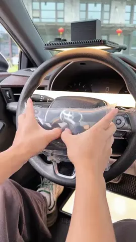 Have you ever used a car mount that can automatically open and close and adjust the screen angle with one click?#carmount #tiktok #tiktokshop 