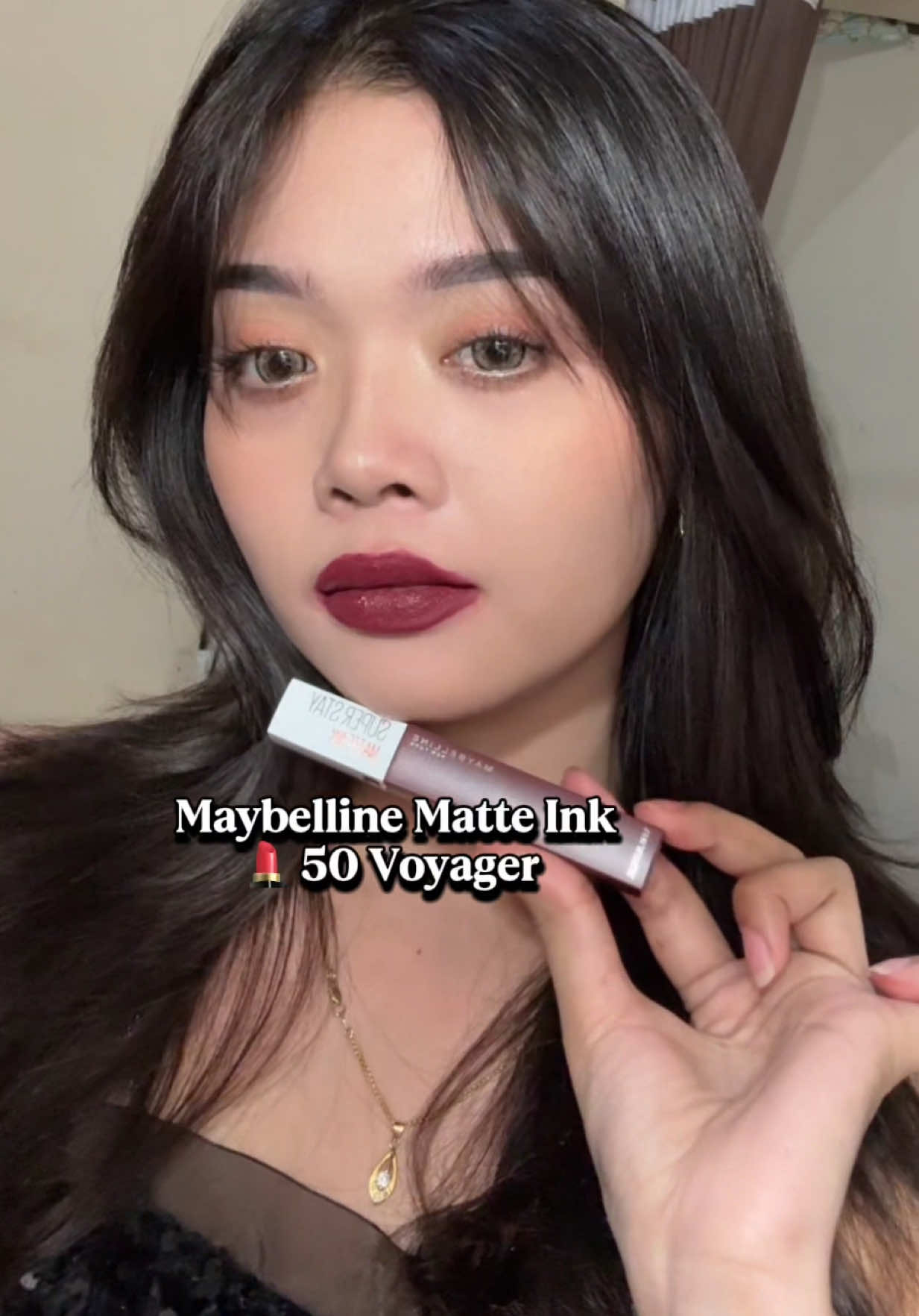 💄 50 Voyager Wana kulit Manggi Ungu bole ada hin merahnya bikin look kamu jadi edgy ✨ @Maybelline Indonesia  . . . #cumamatteinkyangbisa #wearemaybelline #maybellinesuperstay #lipmatte #maybelline50voyager 