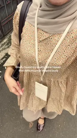 pretty floral blouse by @KAMALIN ID✨ #blouse #outfit 
