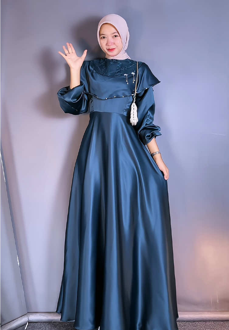dress versi warna emerlad green nya ternyata cakep banget😭🔥 #dress #dreslebaran #dreskondangan 