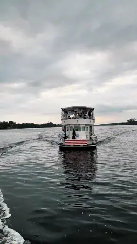🇨🇮⛴️🔥À Abidjan, vous avez la possibilité de faire des croisières lagunaires à partir de 35.000 FCFA par personne !  👉🏾 Ça se passe chaque dimanche et vous avez droit à une ambiance musicale, un buffet et des rafraîchissements 📍Vous pouvez également privatiser le bateau pour vos réunions en petit comité, vos cocktails d'entreprise, vos pots de départ, vos célébrations privées (anniversaires, team building, afterworks…) 😊 🚢 D'ailleurs, voici les trajets possibles: 1- De la baie de Zone 4 au pont HKB en passant par la baie de Cocody, 2- De la baie de Zone 4 à la baie des milliardaires,  3- Abidjan => Assinie 4- Abidjan==> Jacqueville  ☎️ Contactez Sunset Tour +225 2735957572/ 0758783093/ 0789127702  👩‍💻Email: secretariat@sunset-tour.com 🧑🏽‍💻Site internet : www.sunset-tour.com #fypシ゚viral🖤tiktok☆♡🦋myvideo #fypシ゚ #tourisme #politics #abidjan225🇨🇮 