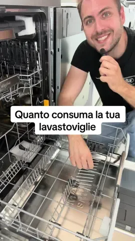 💡 Quanto consuma una lavastoviglie Whirlpool nel 2025? ➡️ 76 kWh ogni 100 cicli ECO ➡️ Prezzo energia luglio 2025: 0,18 €/kWh ➡️ Totale: 13,68 € per 100 lavaggi ➡️ Costo per lavaggio: 0,136 € ➡️ Spesa mensile (1 lavaggio al giorno): ~4,10 € Consuma poco, risparmia acqua e ti semplifica la vita. #lavastoviglie #QuantoConsuma #ConsumiReali #RisparmioEnergetico #TikTokCasa #BolletteBasse #Elettrodomestici2025 #lavastoviglieeco 
