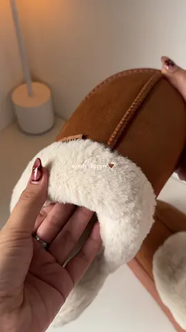It’s sooo soft  #indoorslippers #comfyslippers #chunkyslippers #slippers #fyp 